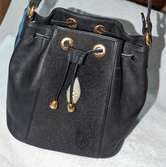 Pako Mikel Stingray black drawstring handbag. - Picture 4 of 11